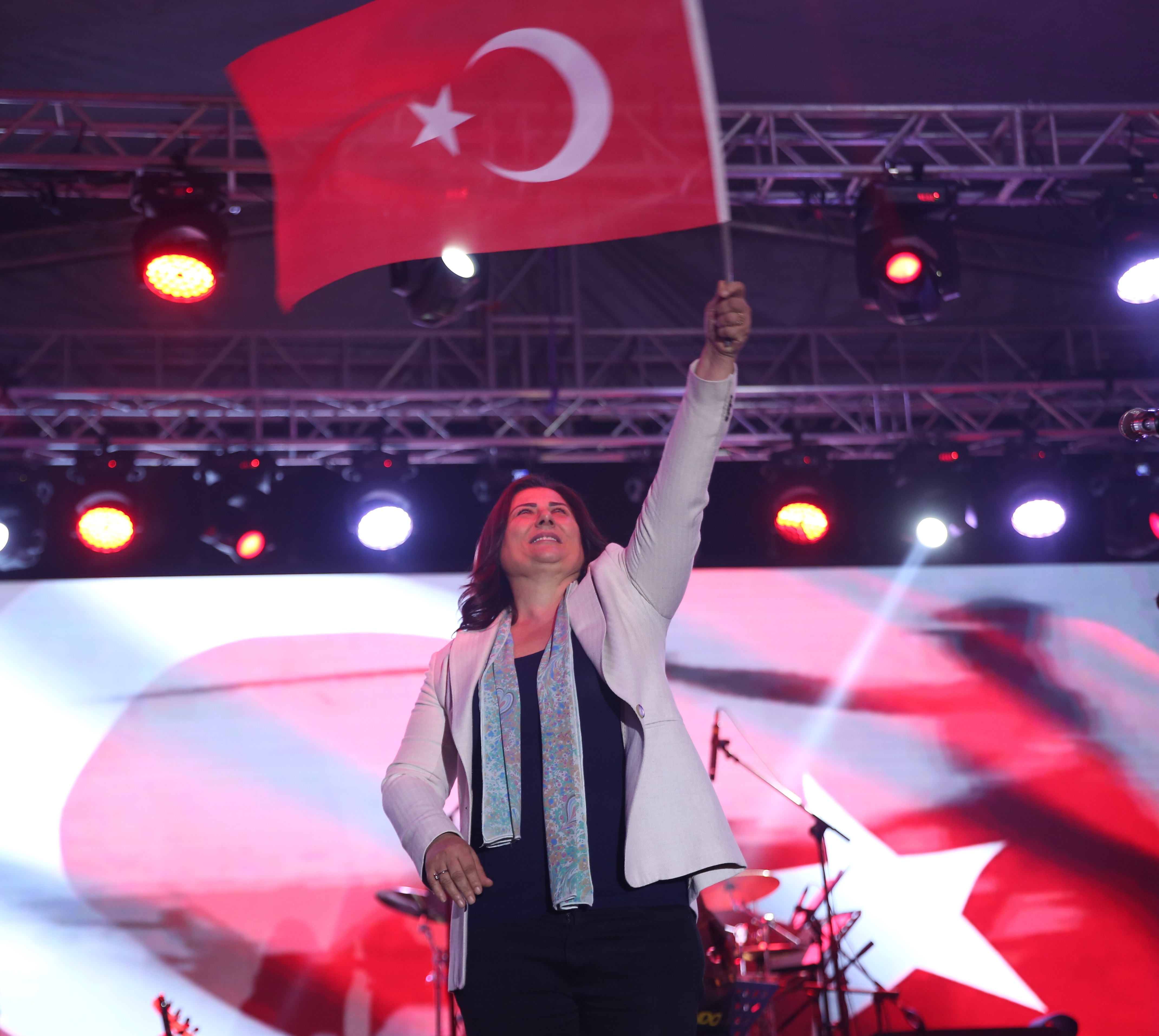 Aydın Büyükşehir Belediyesi 19 Mayıs Atatürk'ü Anma Gençlik ve Spor Bayramı'nı gençlik konserleriyle kutluyor.