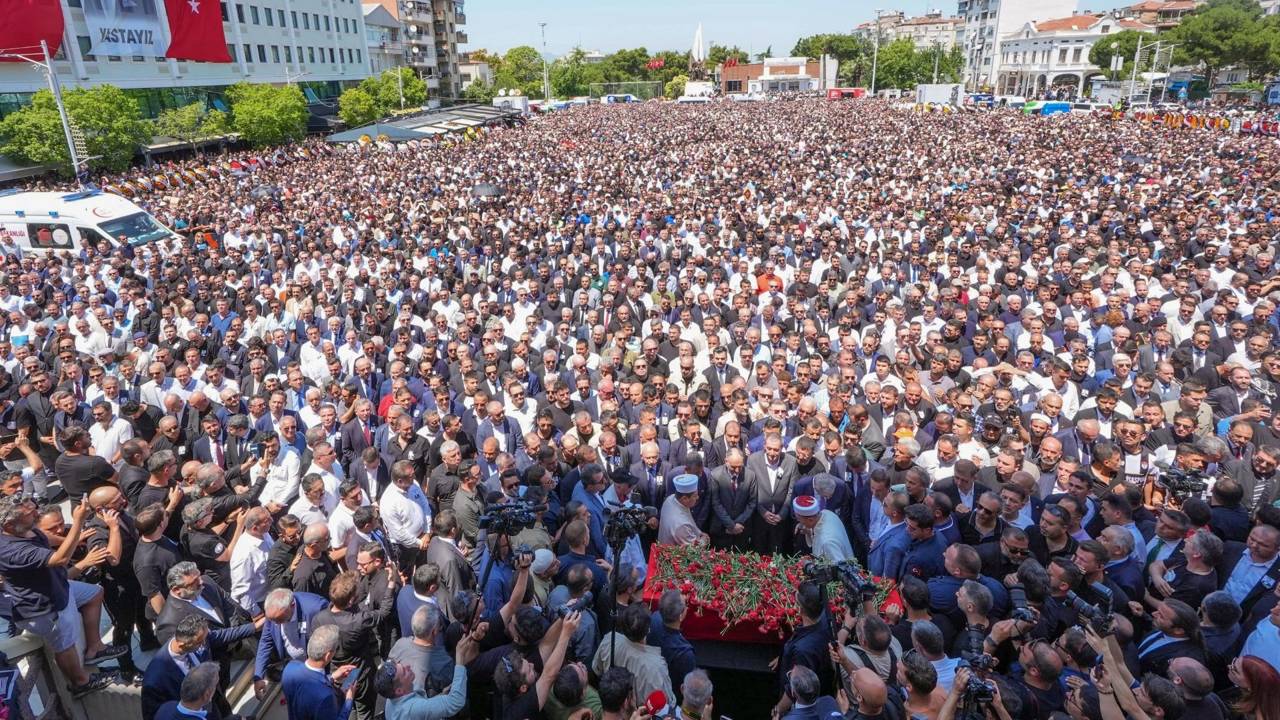 Ferdi Zeyrek Son Yolculuguna Ugurlaniyor 4