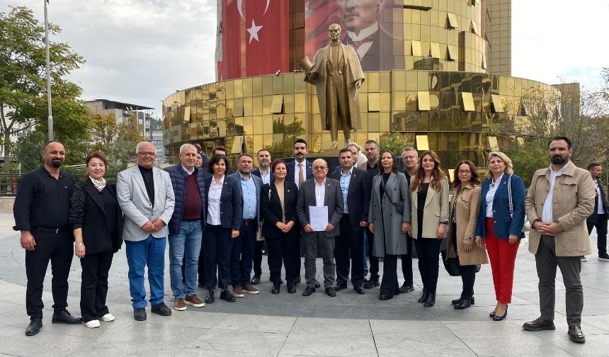 CHP Aydın İl Başkanı Hikmet Saatçı mazbatasını aldı