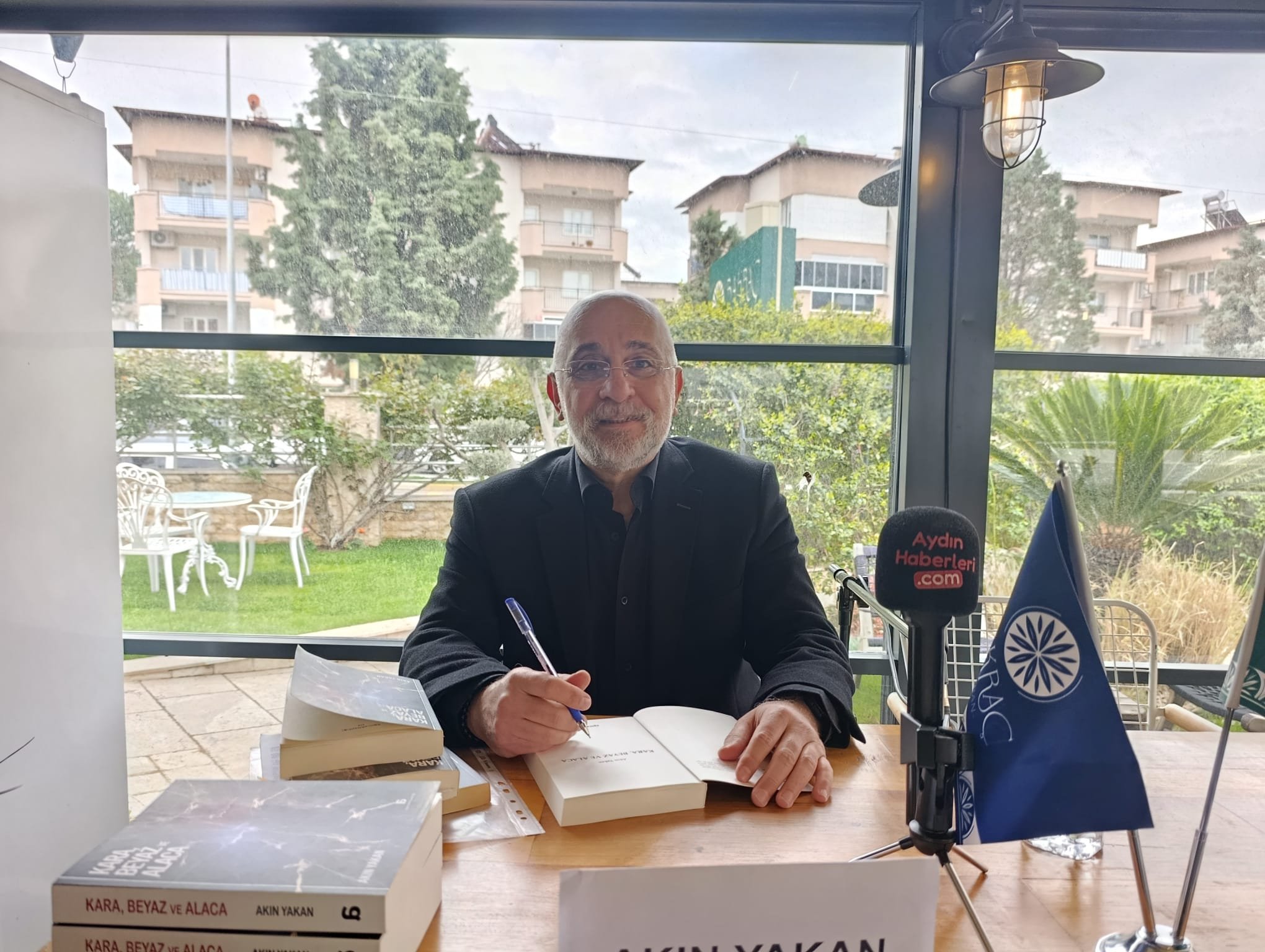 Avukat Akın Yakan 'Kara, Beyaz ve Alaca'yı' okuruyla buluşturdu!