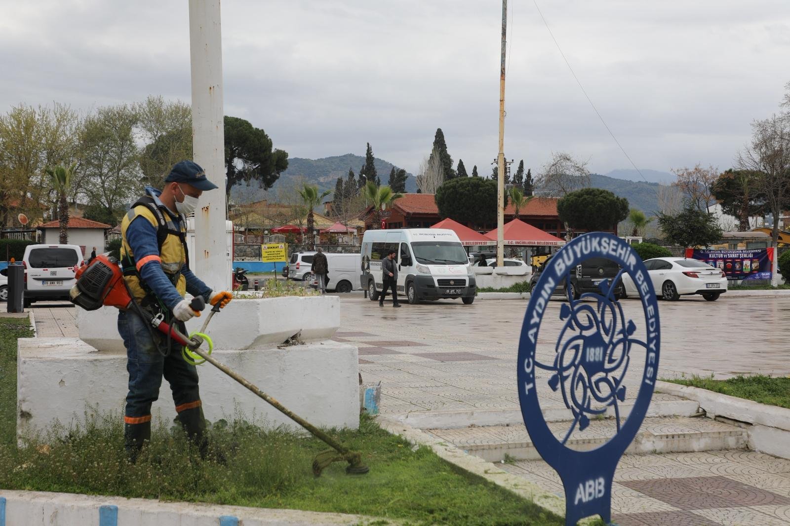 Büyükşehir'in Germencik ve İncirliova ilçelerinde çevre düzenleme çalışmaları sürüyor