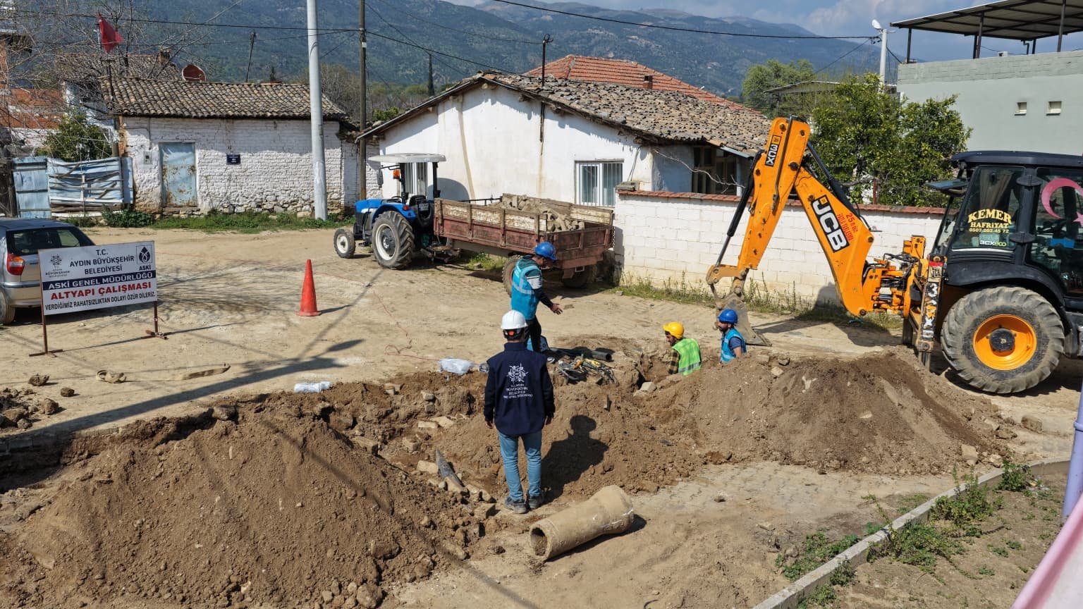 ASKİ ekipleri Köşk'te içme suyu hattı yenileme çalışmalarını sürdürüyor