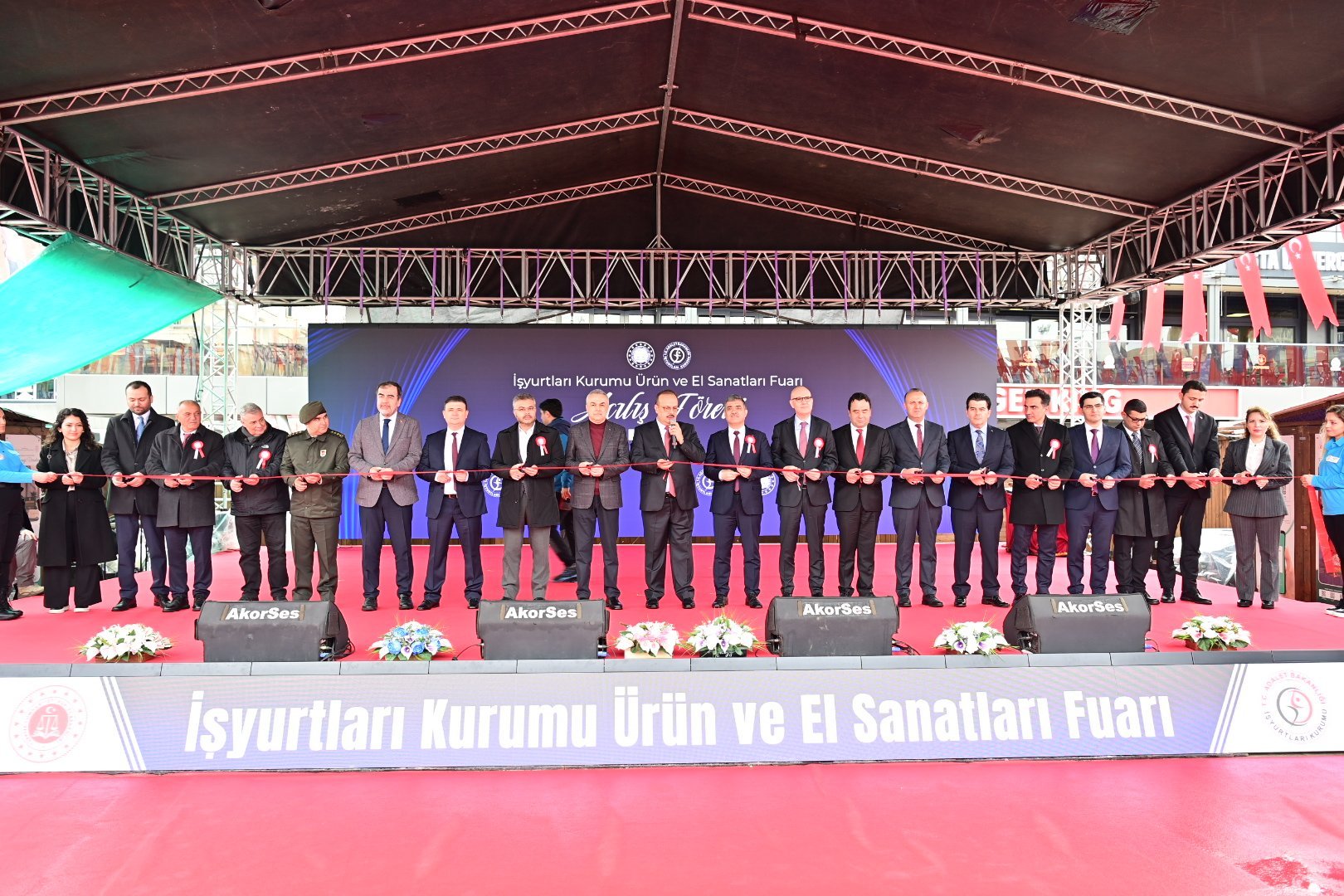Efeler'de İşyurtları Ürün ve El Sanatları Fuarı başladı!