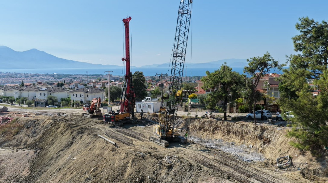 Başkan Çerçioğlu'ndan Kuşadası'nda yol yenileme ve güçlendirme çalışması