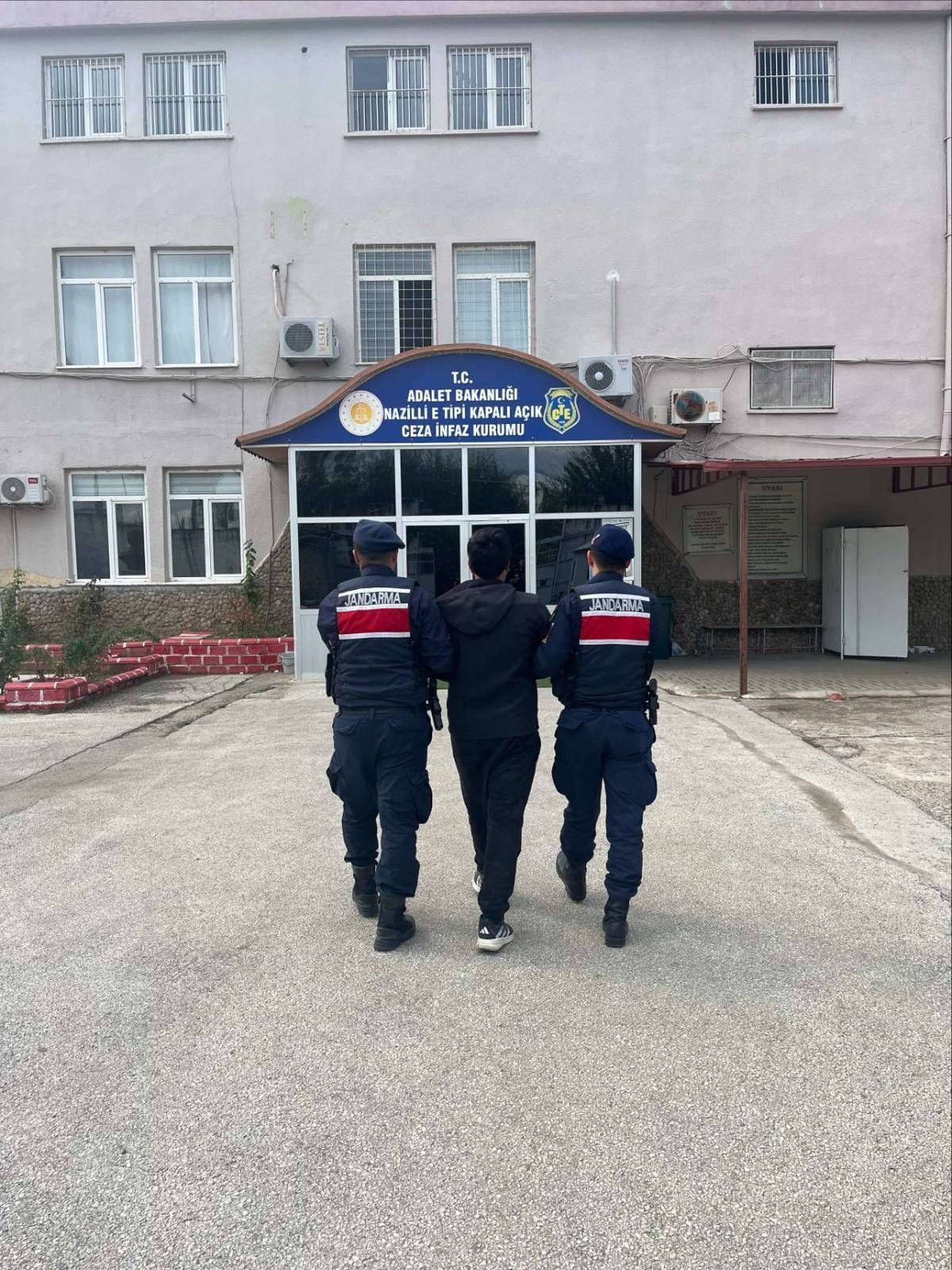 Nazilli’de 15 yıl hapis cezasıyla aranan hükümlü yakalandı