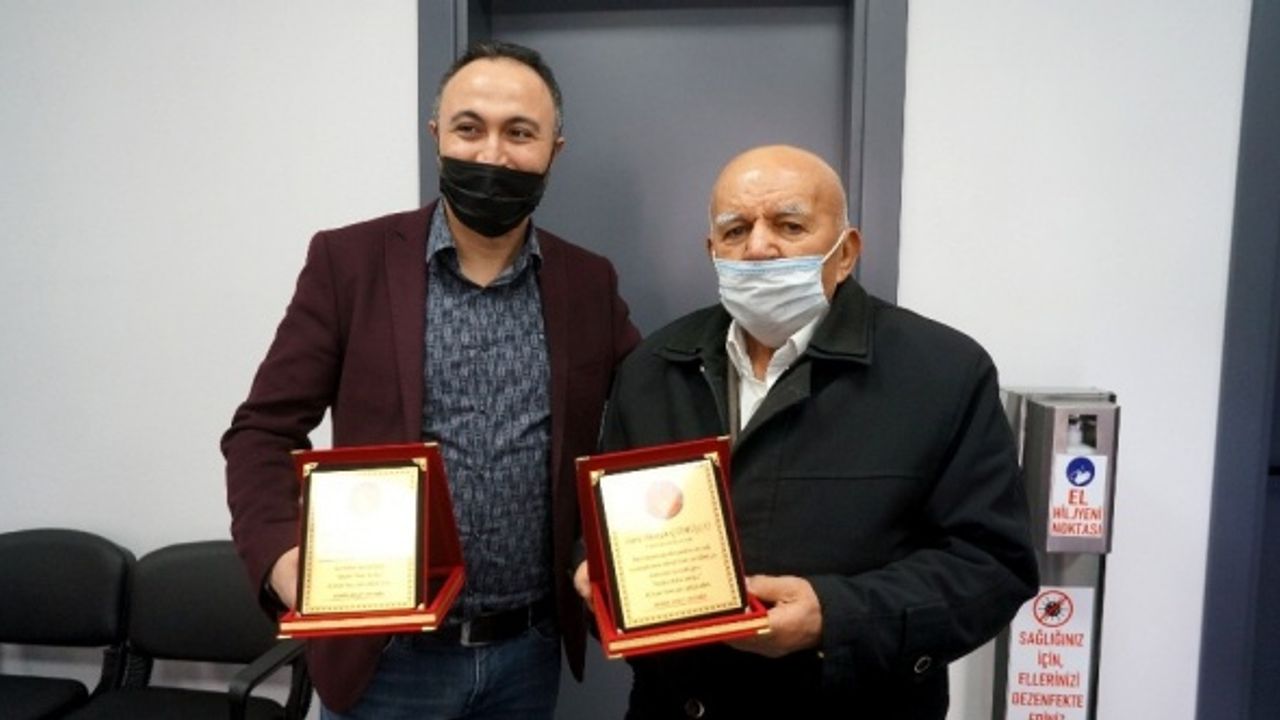Dede ve torun hayır işlerinde yarışmaya başladı