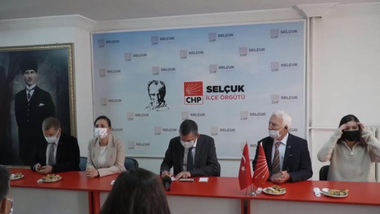 CHP'li Özgür Özel'den İzmir Selçuk'ta  "Love Erdoğan" tepkisi: "Örgütümüzü ve belediyemizi ezemezler"