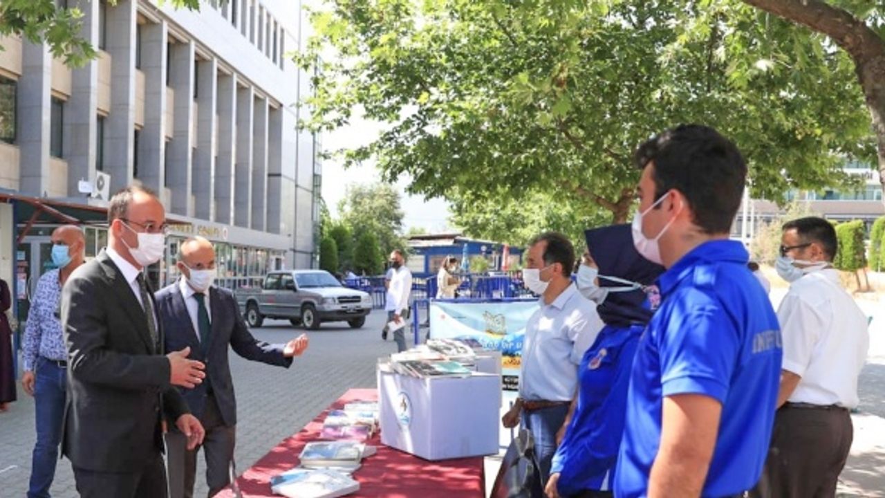 Pamukkale Belediyesi’nden “Bir kitap bir umut” kampanyasına destek