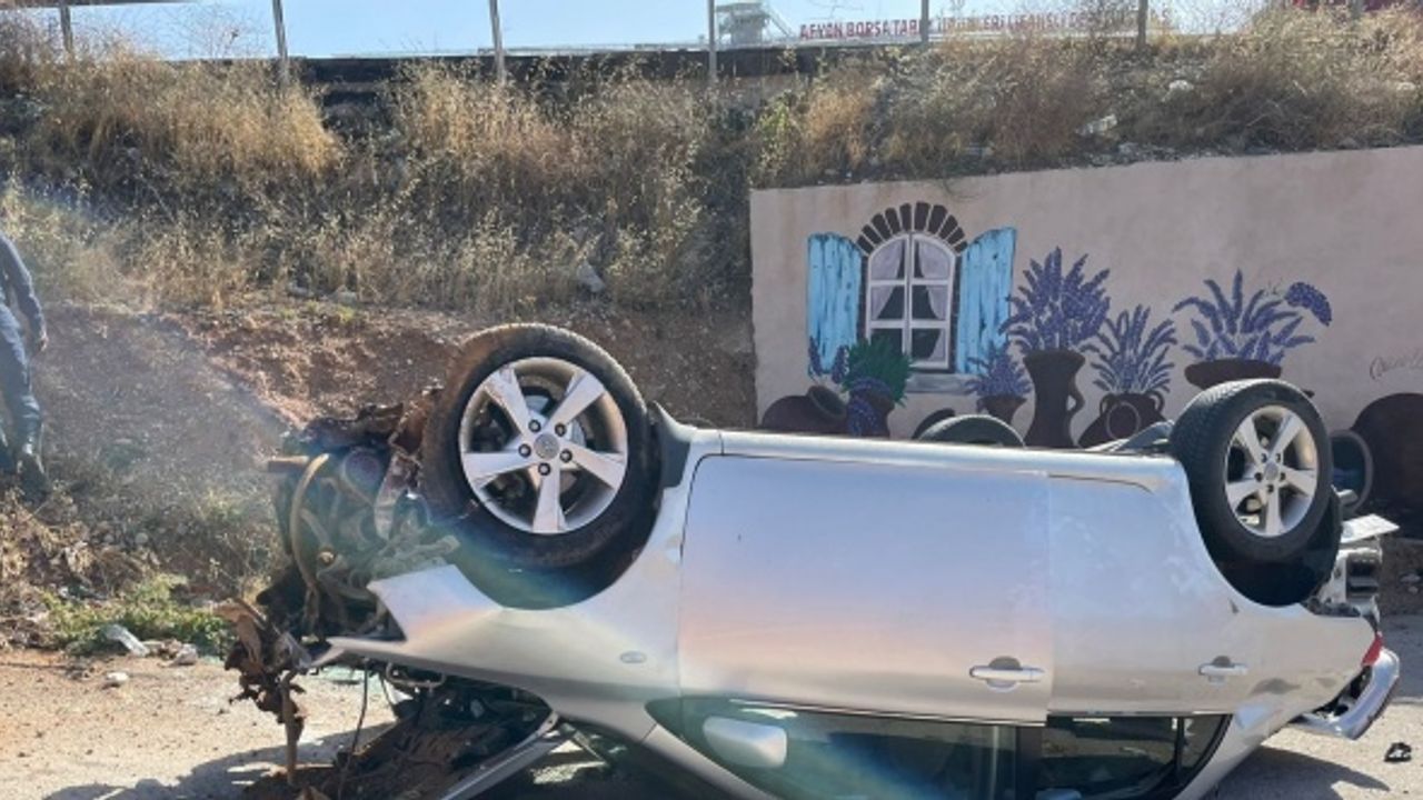 Otomobilin dik taklalar attığı korkunç kaza kamerada