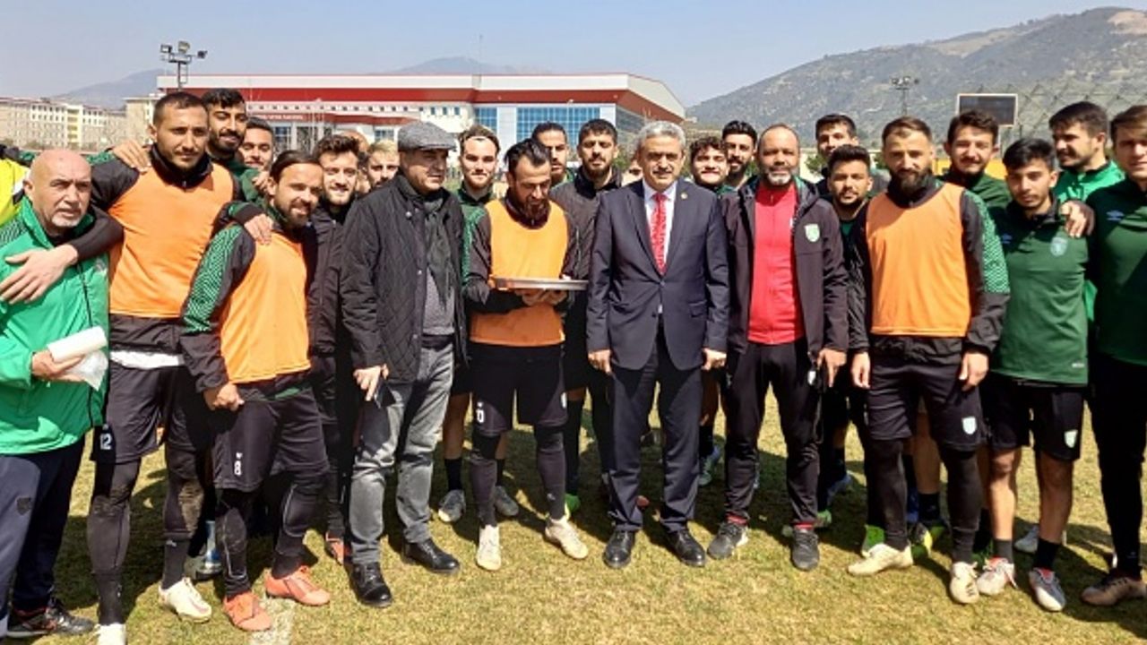 MHP Aydın İl Başkanı Alıcık’tan Efelerspor’a baklava ikramı