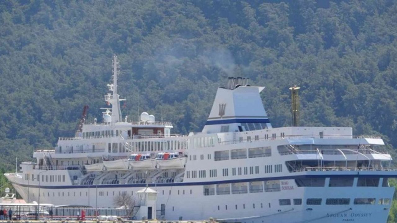 Dev yolcu gemisi Marmaris Limanı’na demir attı