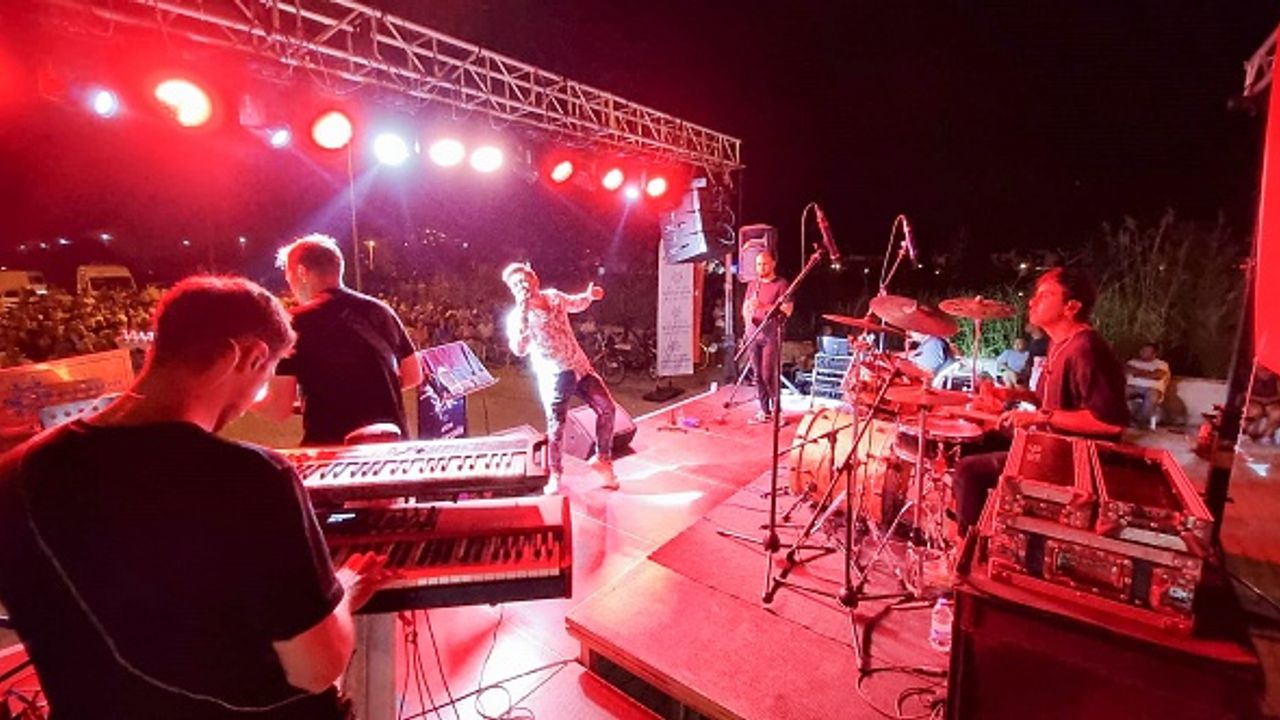Aydın Büyükşehir’den Davutlar Sevgi Plajı’nda yaz konseri