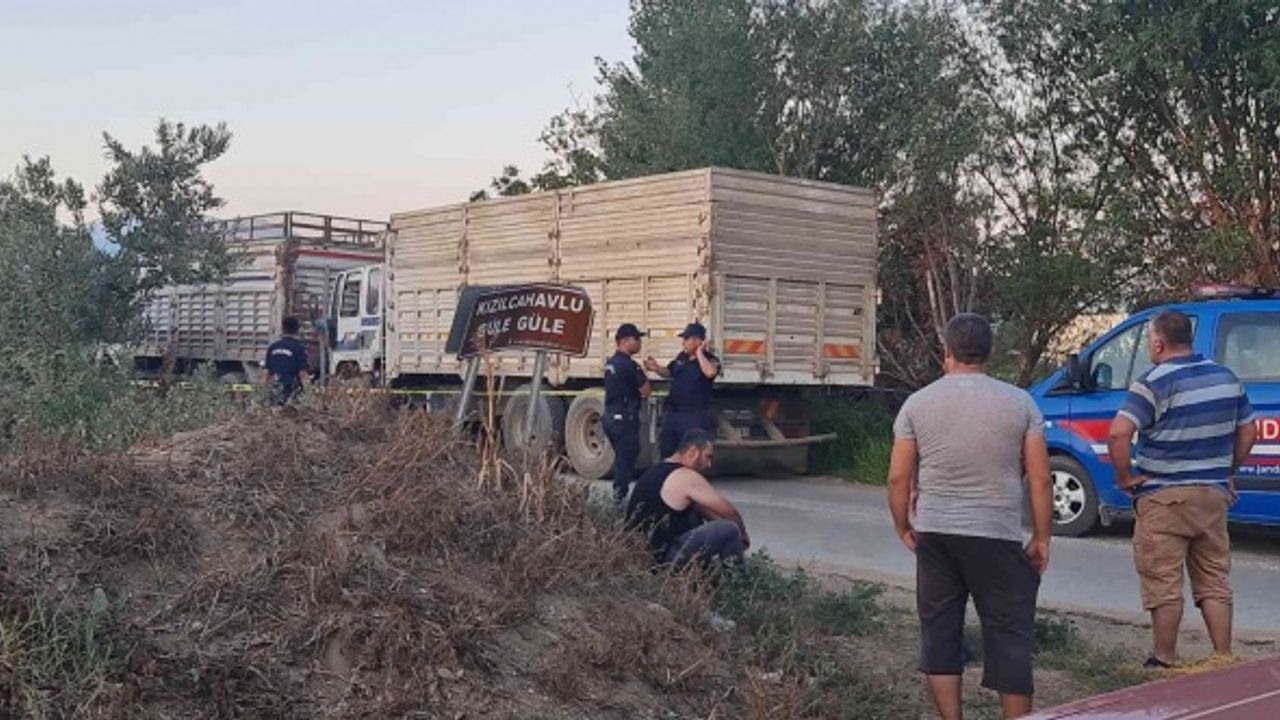 İzmir’de iki kamyonun arasında sıkışan şahıs hayatını kaybetti