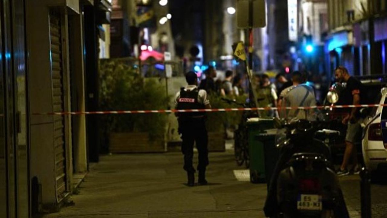 Paris'te kafeye silahlı saldırı: 1 ölü, 4 yaralı