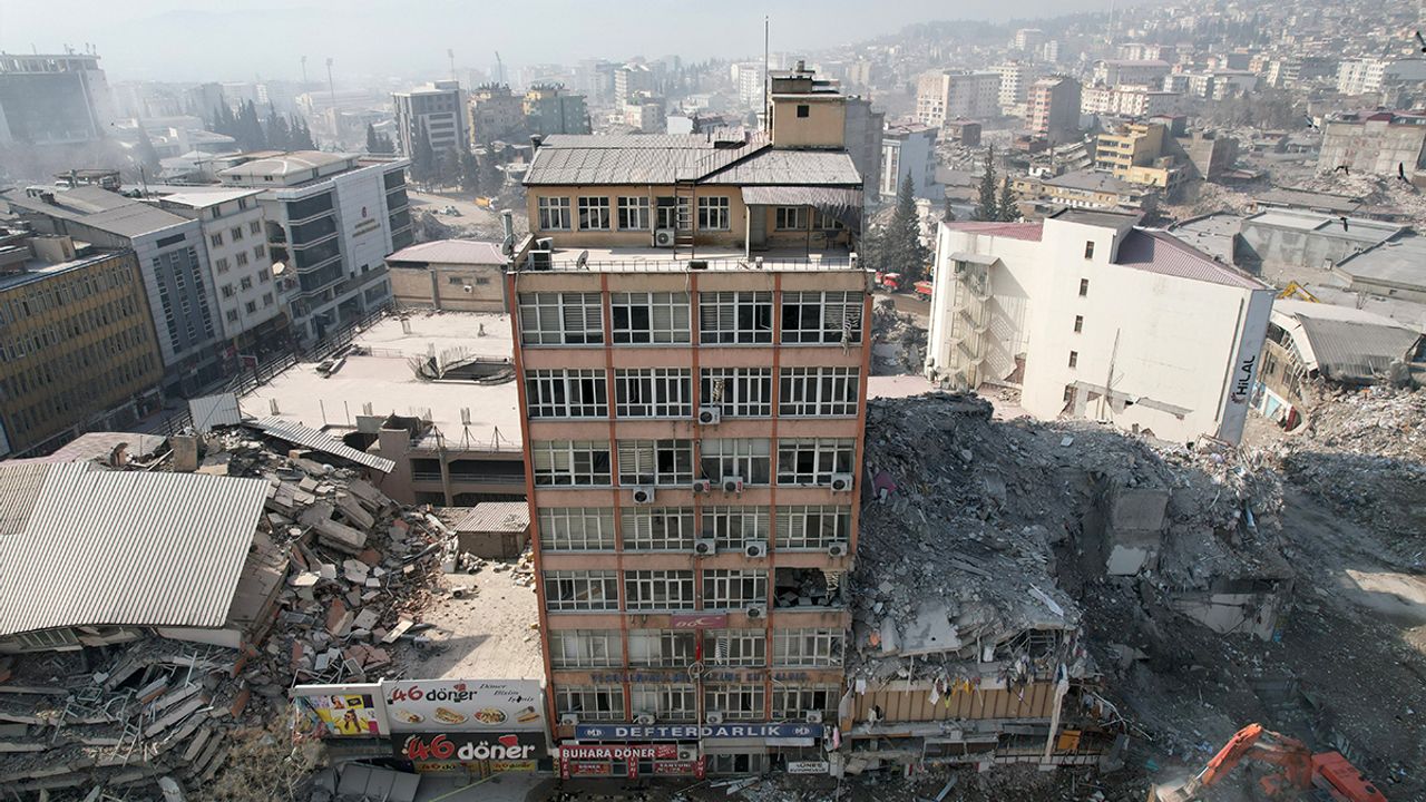 Her yer yıkıldı 'çürük raporu' verilen o bina yıkılmadı!