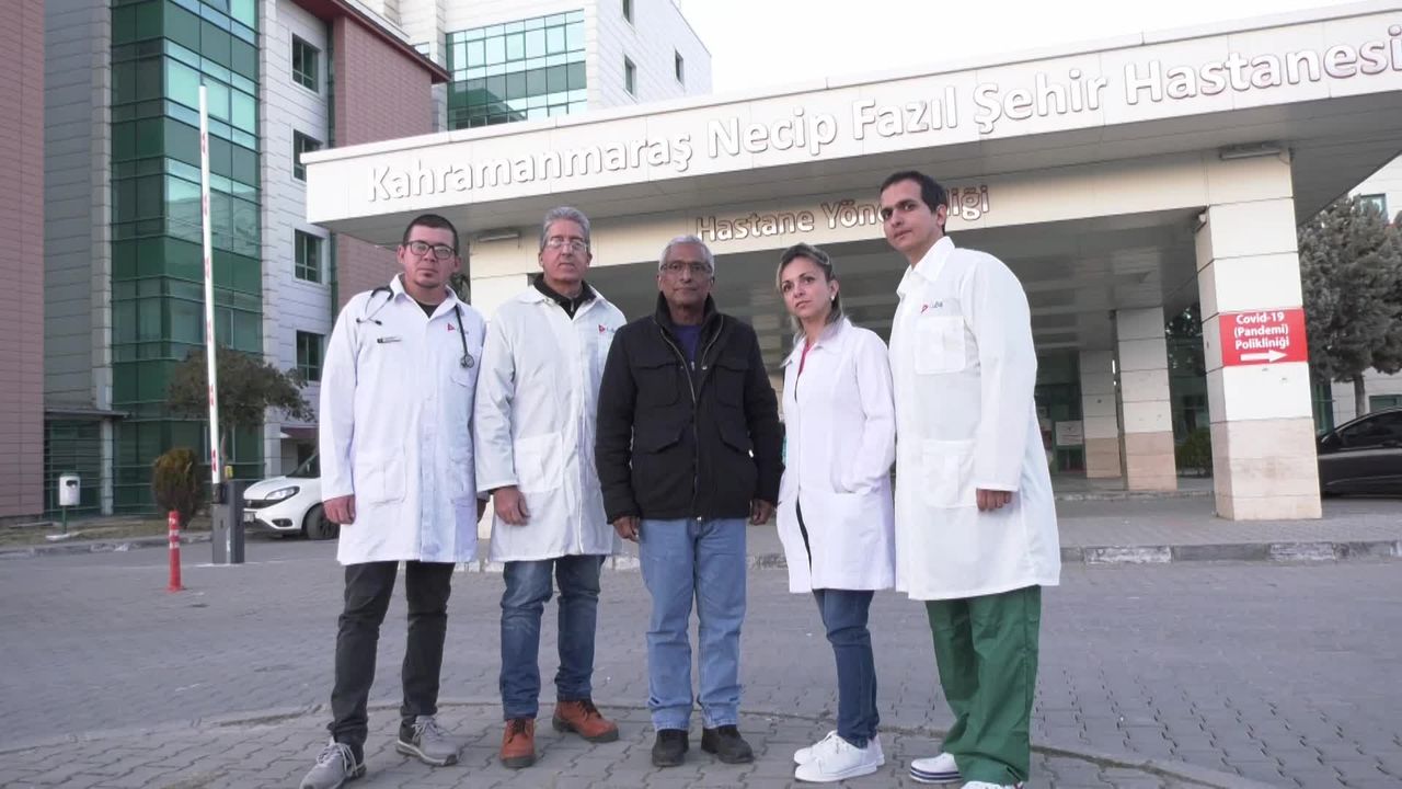 Kübalı doktorlar deprem bölgesinde: "Tek bir halk gibi çalıştık"