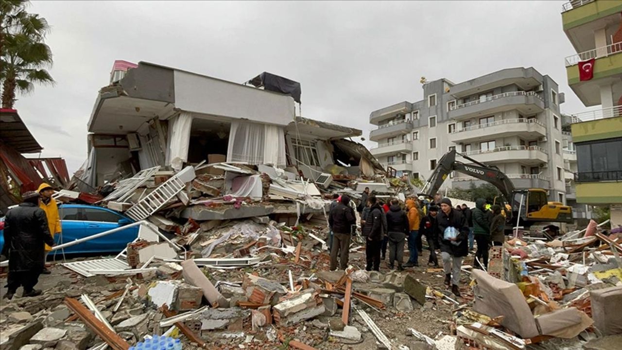 Hatay'da 6.4 ve 5.8 büyüklüğünde iki deprem! 6 Kişi öldü