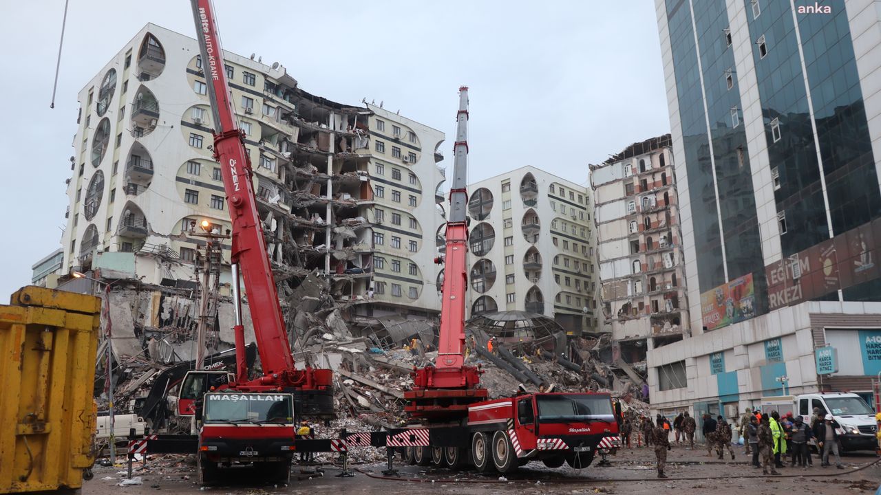 89 kişiye mezar olan Diyar Galeria'nın yıkımı tamamlandı