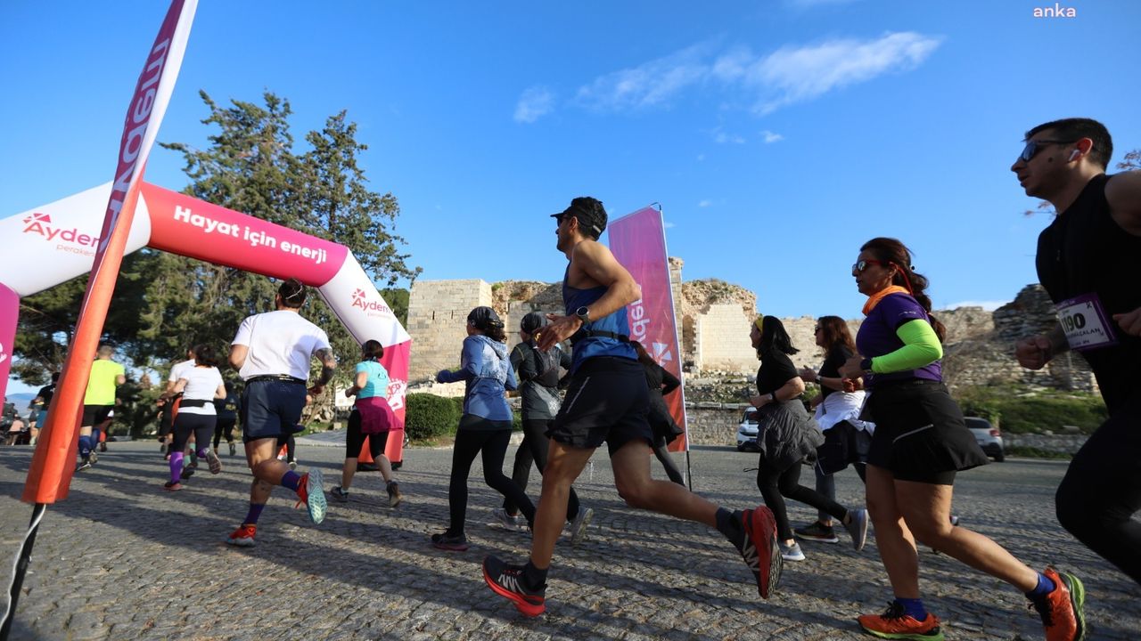 EFES Ultra Maraton koşucuları plaketlerini depremzedelere bağışladı