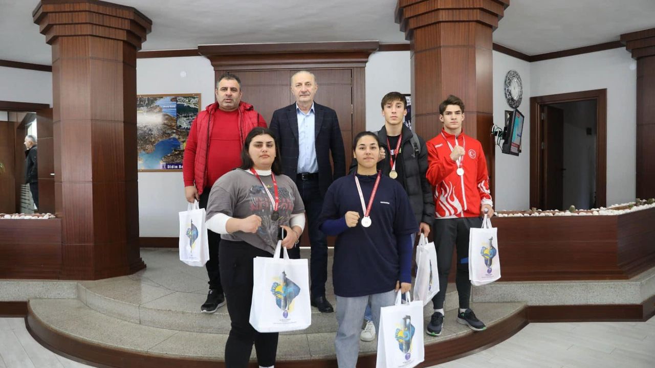 Genç boksörler şampiyonlukla Didim'e döndü!