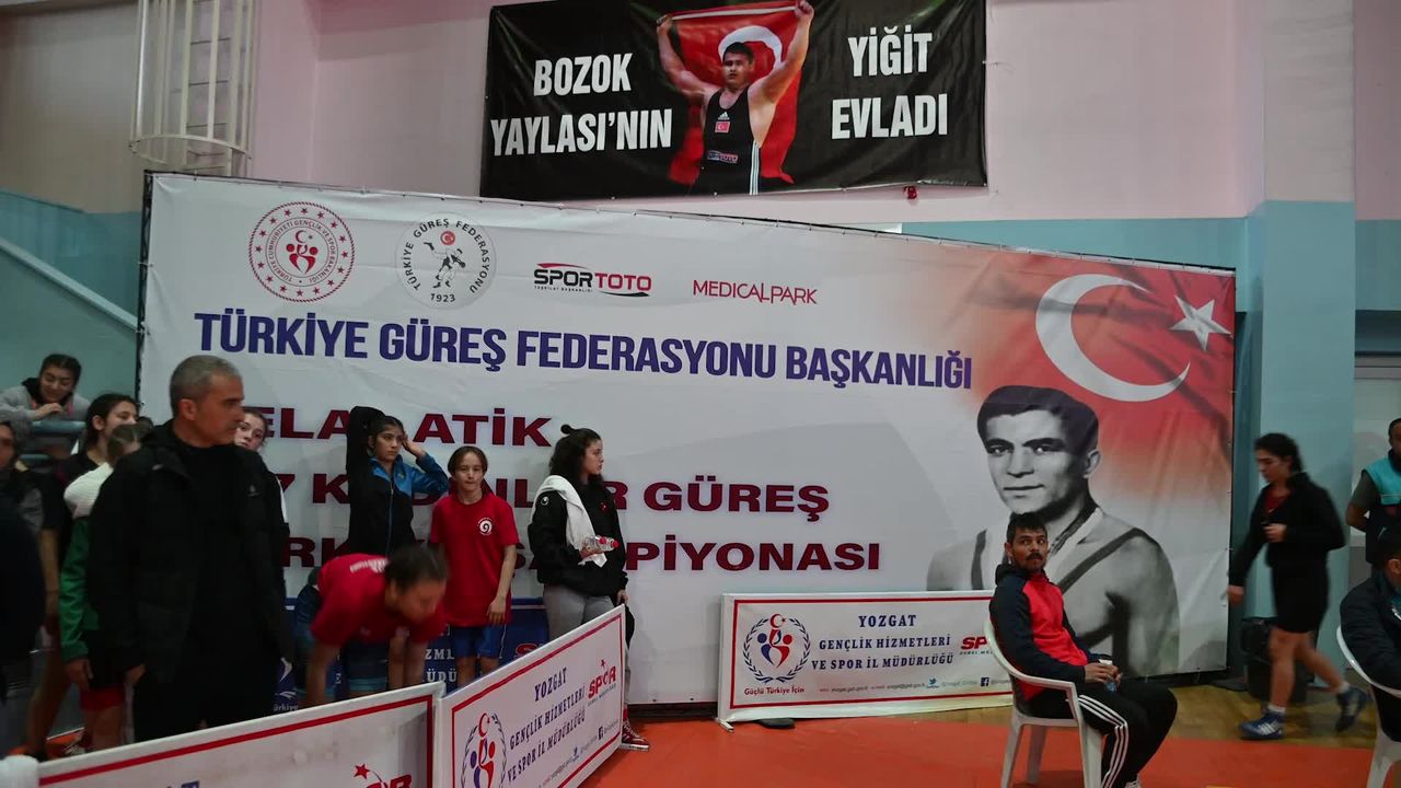 Kadınlar Türkiye Güreş Şampiyonası başladı