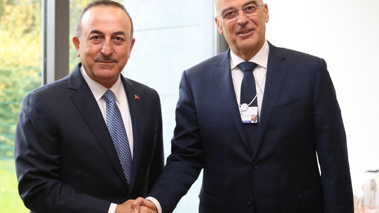 Mevlüt Çavuşoğlu Yunanistan Dışişleri Bakanı ile görüştü