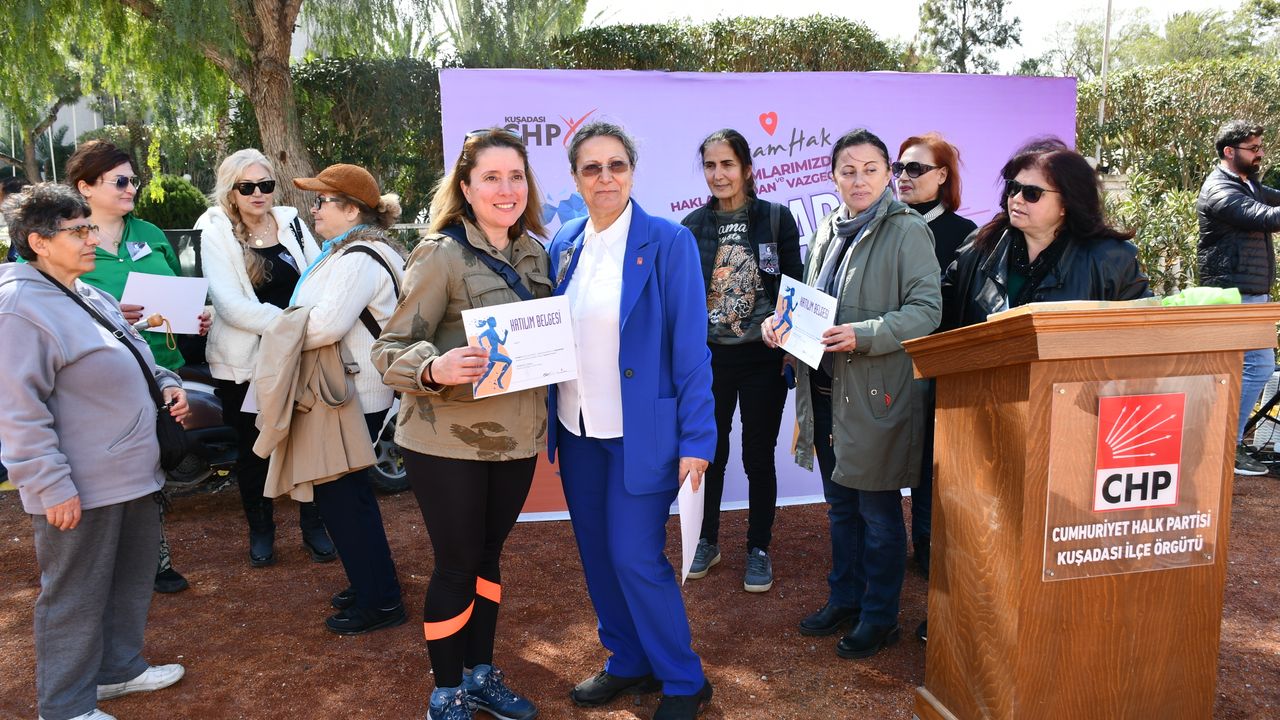 CHP Kuşadası Kadın Kollarından 8 Mart basın açıklaması