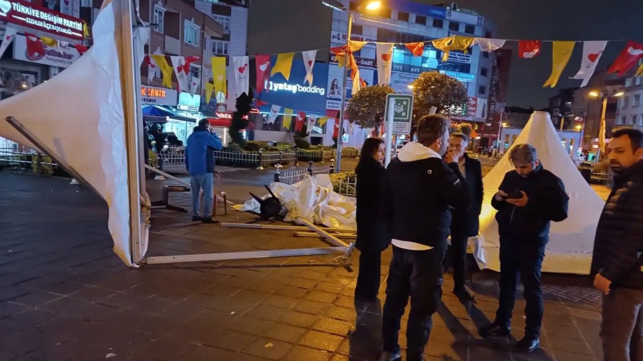İYİ Parti seçim standına saldırı!