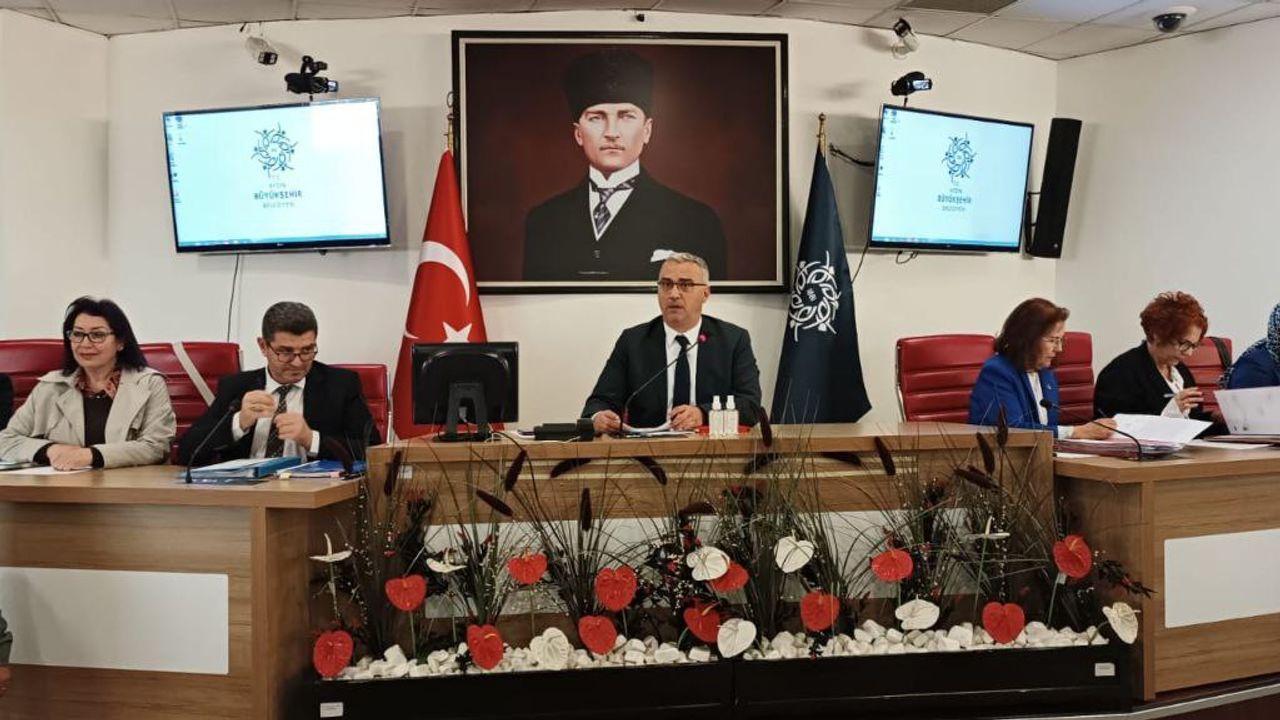 Barış Altıntaş görevinin ilk gününde Başkan Çerçioğlu'nun koltuğuna oturdu