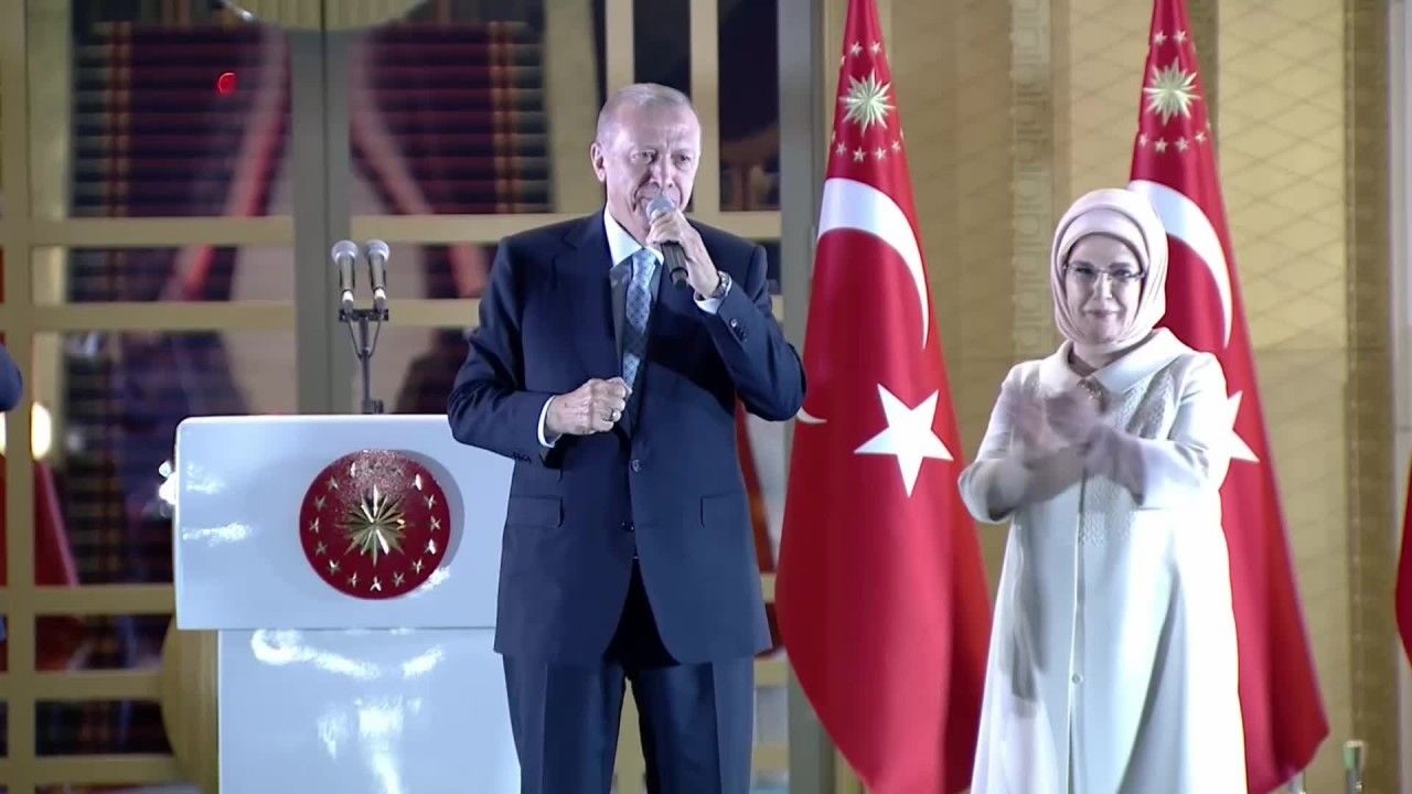 Erdoğan; "Yolumuza emin adımlarla yürüyoruz. Yürüyeceğiz"