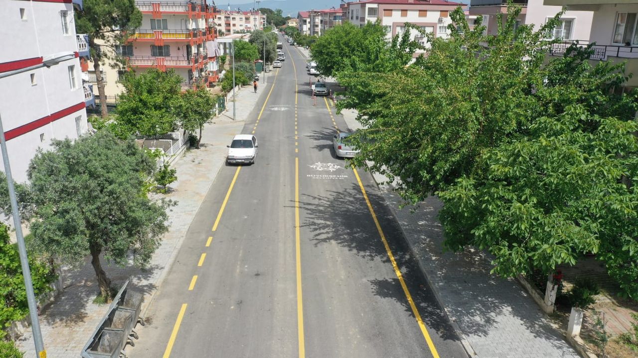 Büyükşehir Kuyucak'ta yol çalışmalarını sürdürüyor