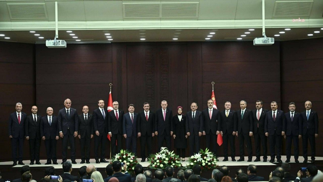 Erdoğan yeni kabine üyelerini açıkladı!