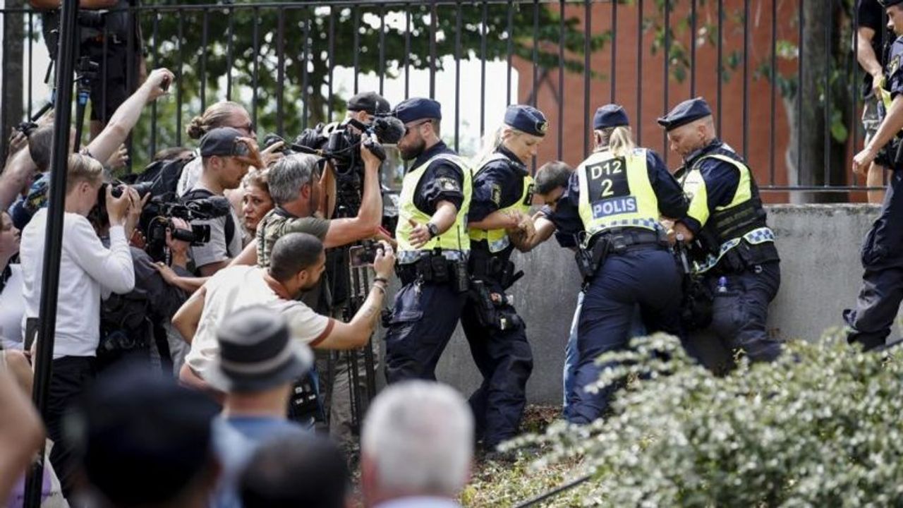 İsveç'ten açıklama: "Polis kamu yararını tehdit eden kişilerin İsveç'e girişini engelleme hakkına sahip"
