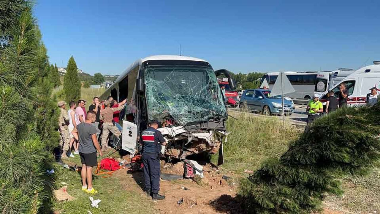 Eskişehir'de meydana gelen kazada 35 kişi yaralandı