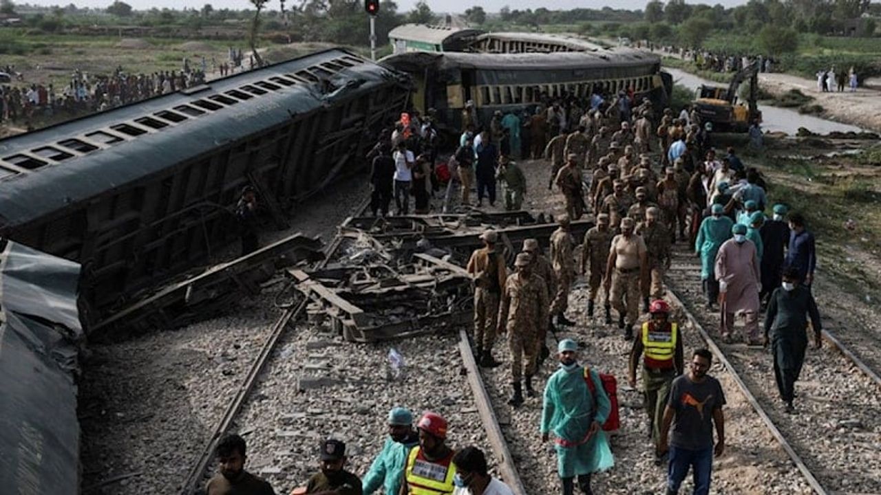 Tren kazasında yaşamını yitirenlerin sayısı arttı