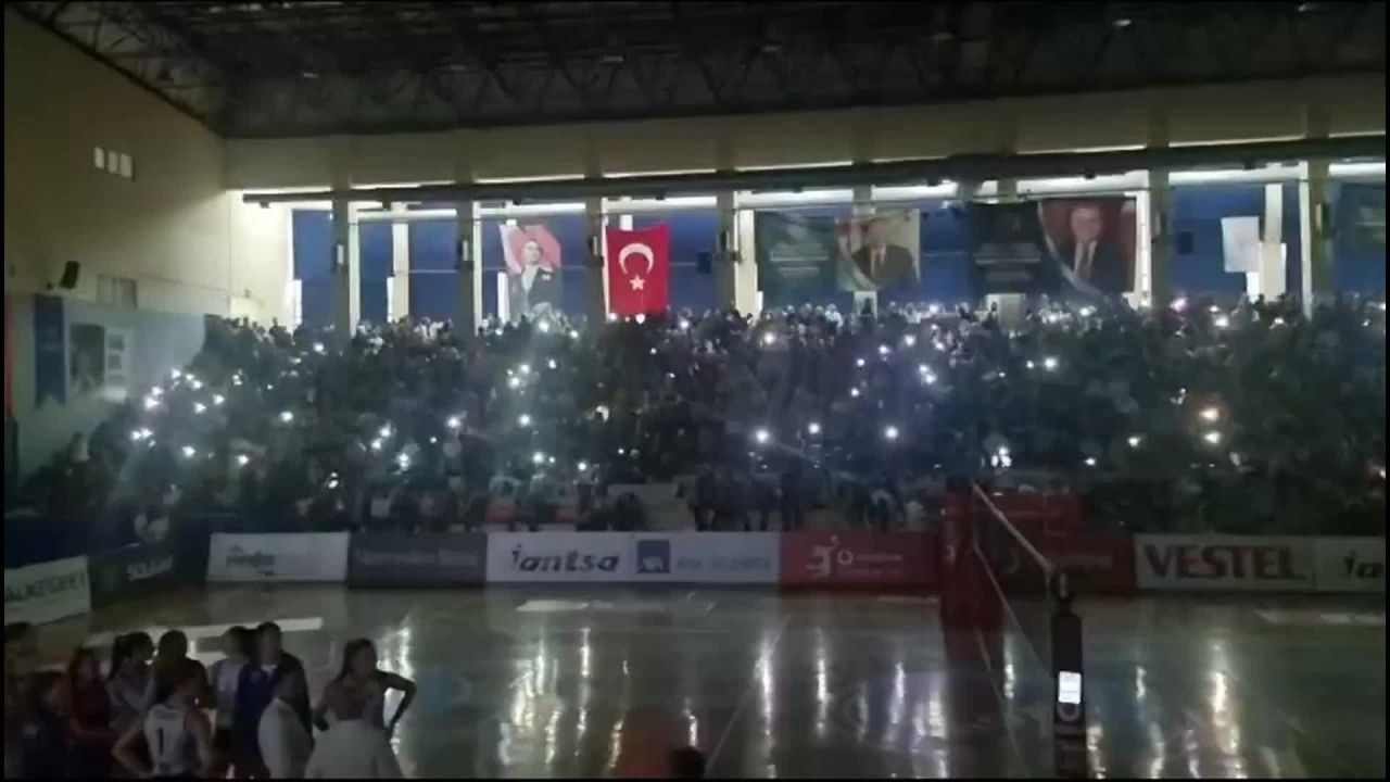 Aydın Büyükşehir Belediyespor-Fenerbahçe Opet volaybol maçında elektrikler kesildi