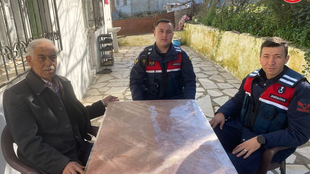 Aydın'da jandarma ekipleri şehit babasını ziyaret etti