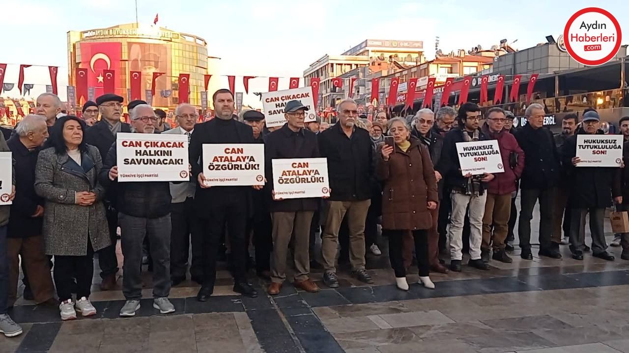 Atatürk Kent Meydanı'nda Can Atalay için bir araya geldiler