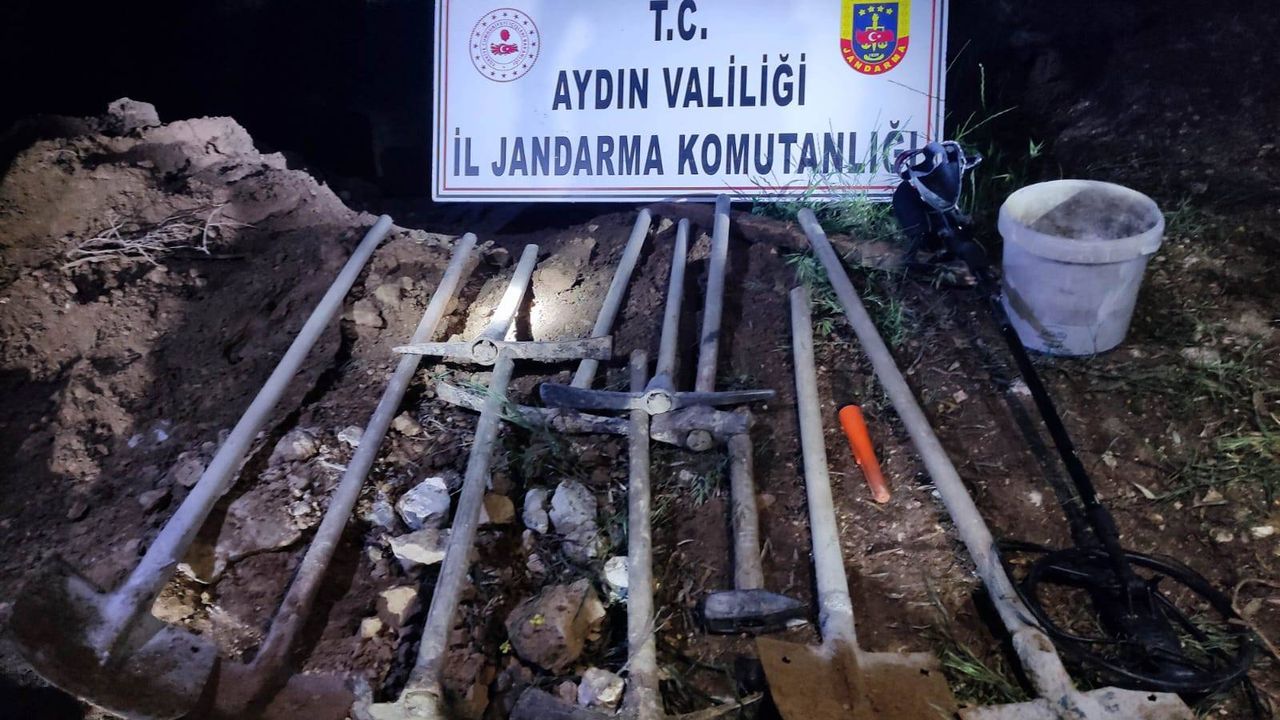 Didim’de sit alanında kaçak kazı yapan şüpheliler yakalandı