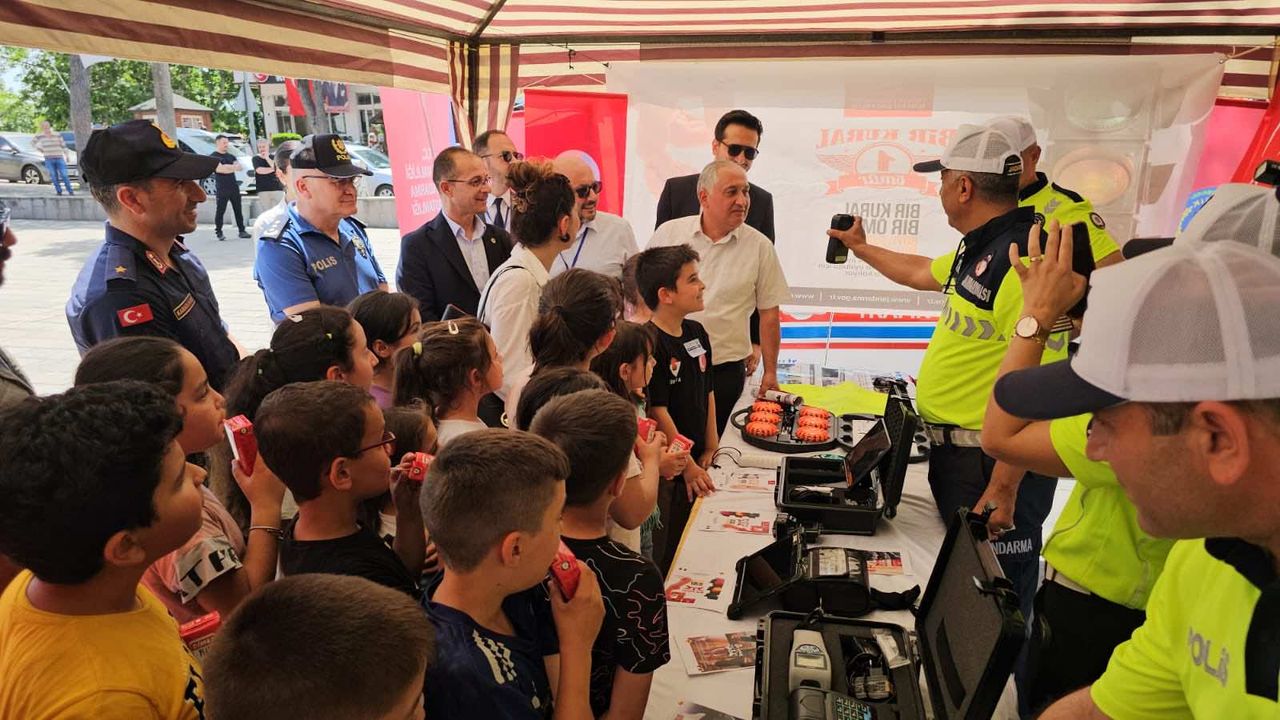 Kuyucak'ta trafik haftası etkinliği