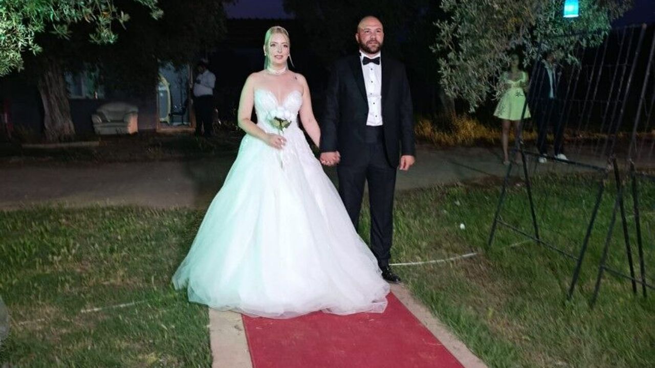 Ekin ve Yasin rüya gibi bir düğünle hayatlarını birleştirdi