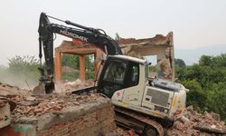 Efeler Belediyesi metruk bina yıkımını gerçekleştirdi