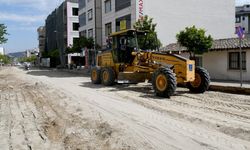 Kuşadası Davutlar'da yol yenileme çalışmaları sürüyor