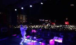 Soner Sarıkabadayı Aydınlılara unutulmaz bir gece yaşattı