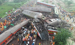 Hindistan'da tren kazası! 261 kişi öldü