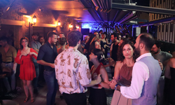 Efe Dans Akademi Şarlo Cafe Bar'da Latin Gecesi düzenledi