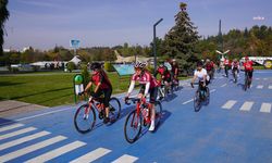 29 bisikletçi 100 kilometre pedal çevirdi