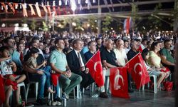 Aydınlılar Atatürk Kent Meydanı'nda tek yürek oldu