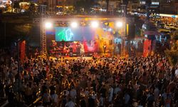 Aydın Büyükşehir Belediyesi Kuşadası'nda yaz konseri gerçekleştirdi