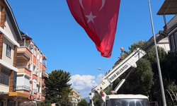 Ayşenur Ezgi Eygi’nin Didim’deki baba evine Türk bayrağı asıldı